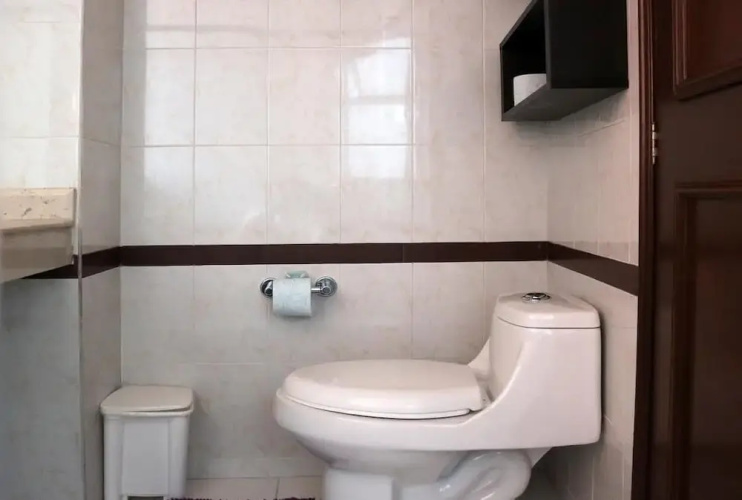 Penthouse US Embassy with Balcony