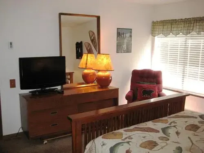 Horizons 4 - HZ173 - 2 Br condo by RedAwning