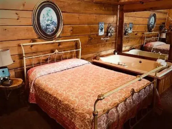 Twin Hearts - Studio Cabin