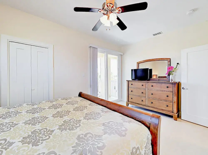 128 E Amberjack Condo Unit 4 - 3 Br condo by RedAwning