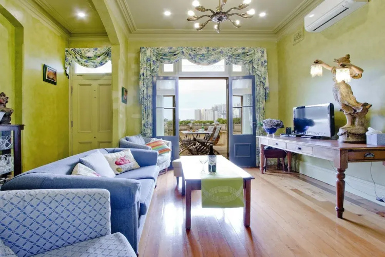 Breathtaking Views in Spacious Balmain House