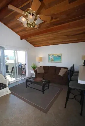 27th St B (68203) - 3 Br townhouse by RedAwning