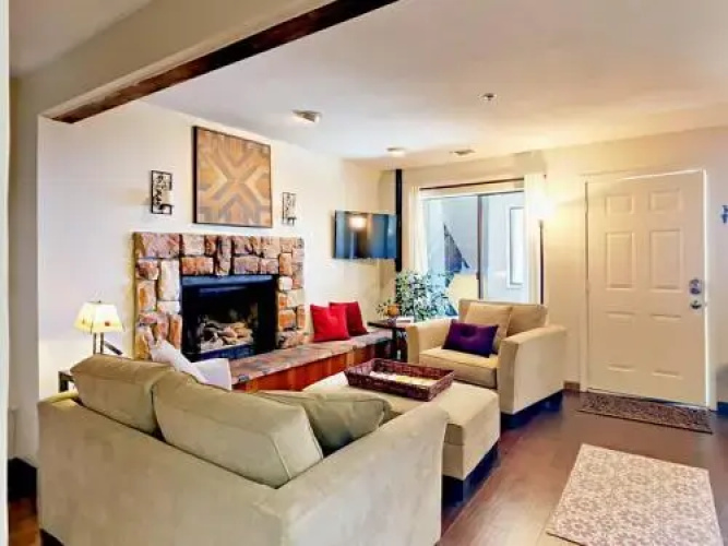 759 Boulder Ct Condo Unit K - 2 Br condo by RedAwning