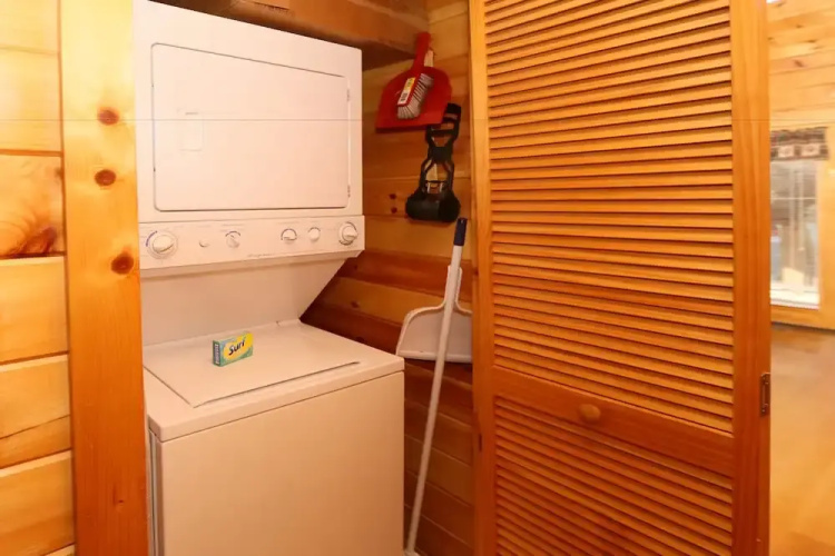 Bear Heaven 2 Br cabin by RedAwning