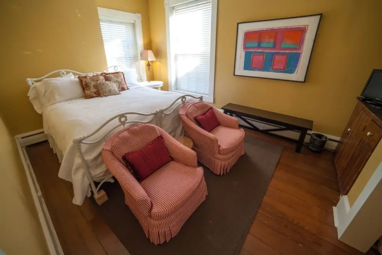 Bartlett Pear Inn