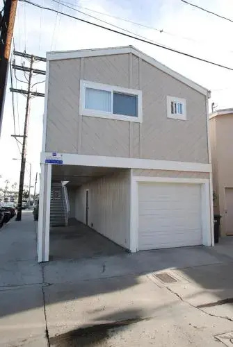 27th St B (68203) - 3 Br townhouse by RedAwning
