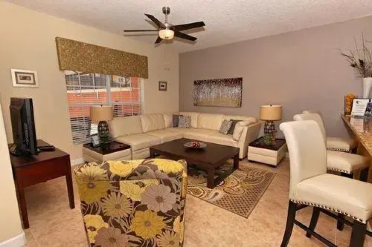 Hercules' Headquarters - 4 Br townhouse by RedAwning