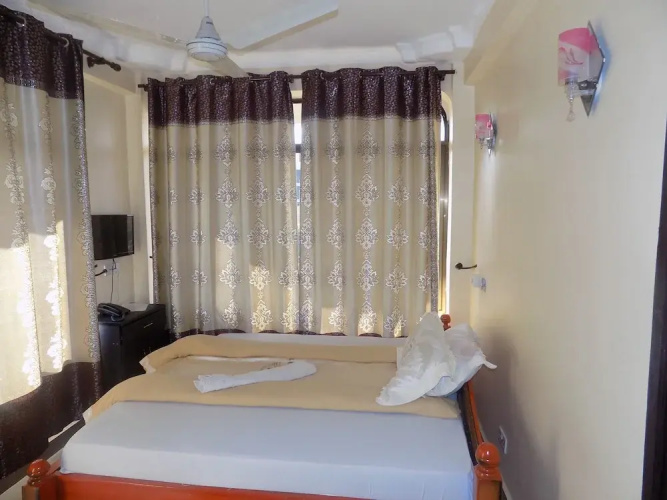 Machare British Hotel