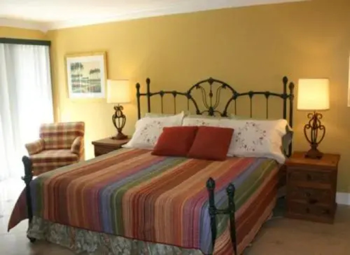 Beachfront Condo HAS Pool View 2/2 FOR 7 Pool