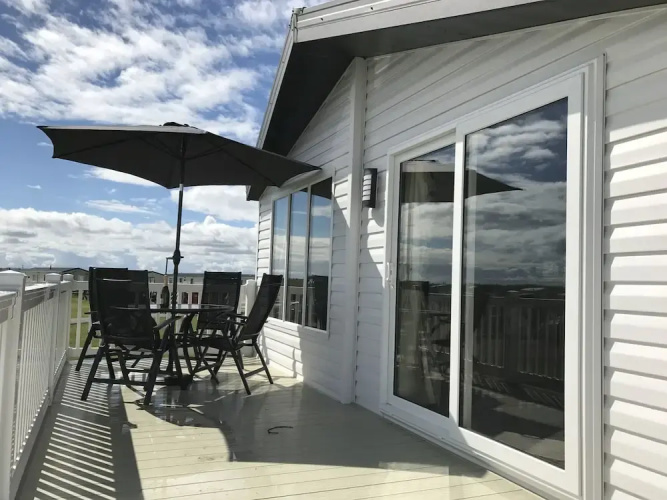Luxury Lodge Embo