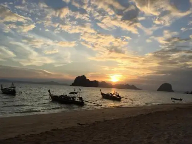 Koh Ngai Camping Restaurant