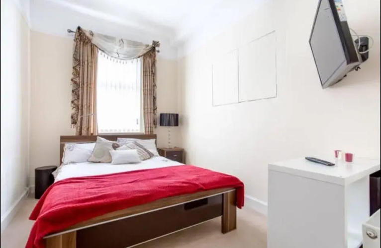 16 Maybury House