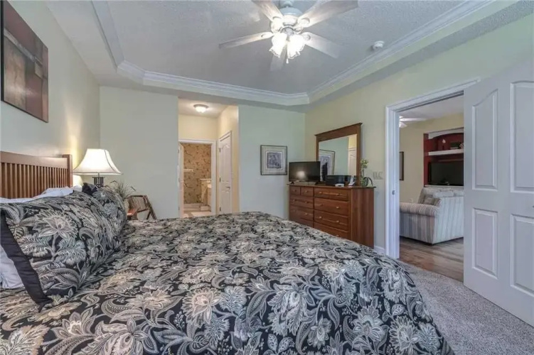 Greenbriar 314 2 Br condo by RedAwning