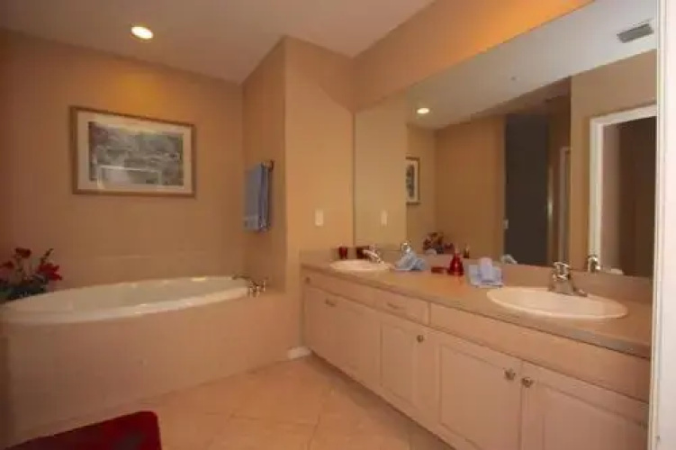 200 Harborview Grande