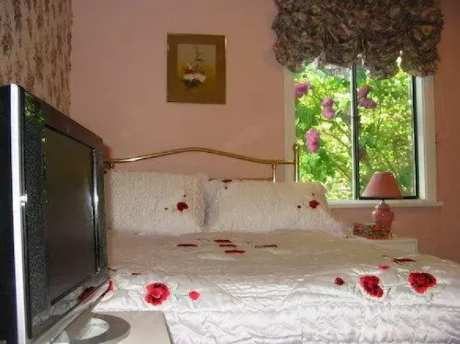 Cadboro Bay B & B