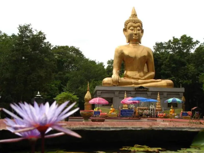 Zwahotel Amnatcharoen