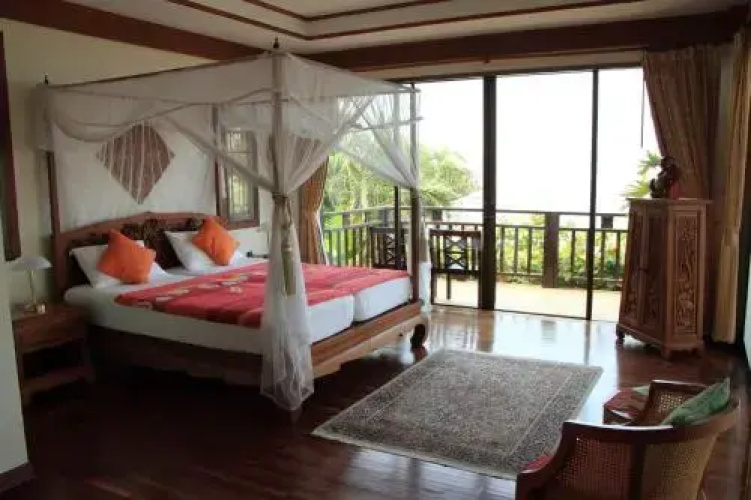 Baan Lom Talay