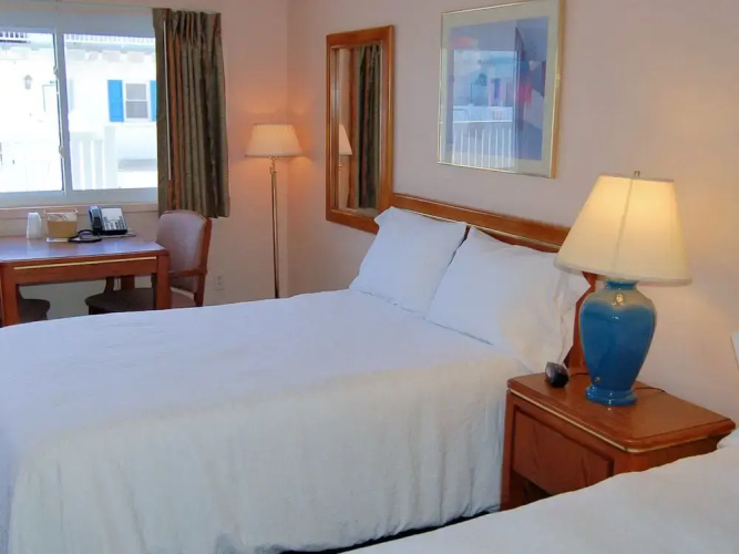 Tradewinds Motel