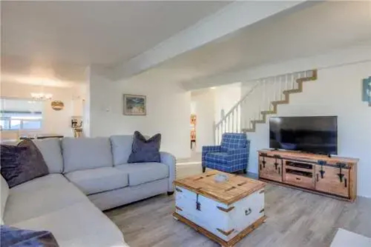 Beach Street Getaway- Seaside - 4 Br home by RedAwning