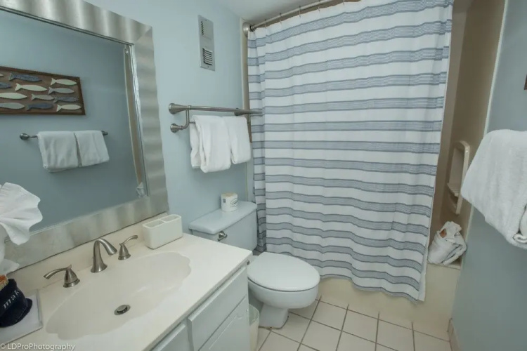 Shoreline Towers 1023 2 Bedroom Condo by RedAwning