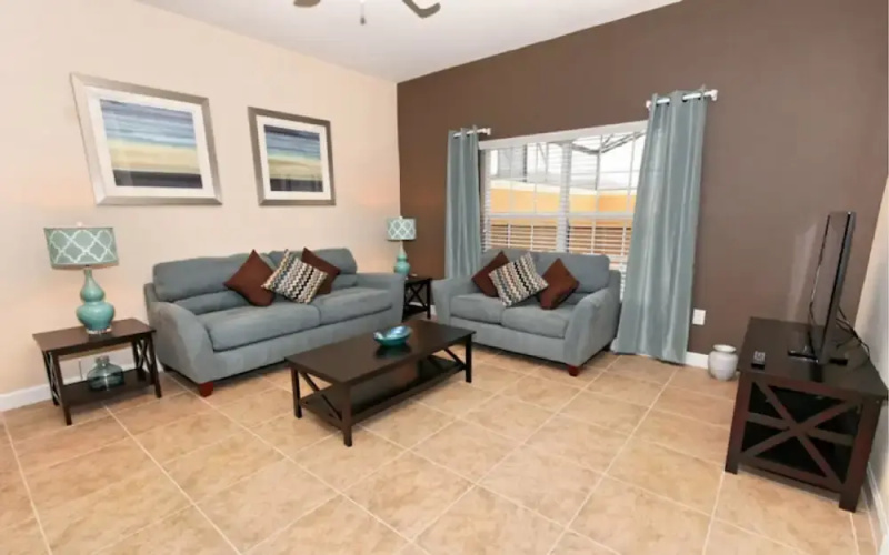 Paradise Palms by Blue Ribbon Management