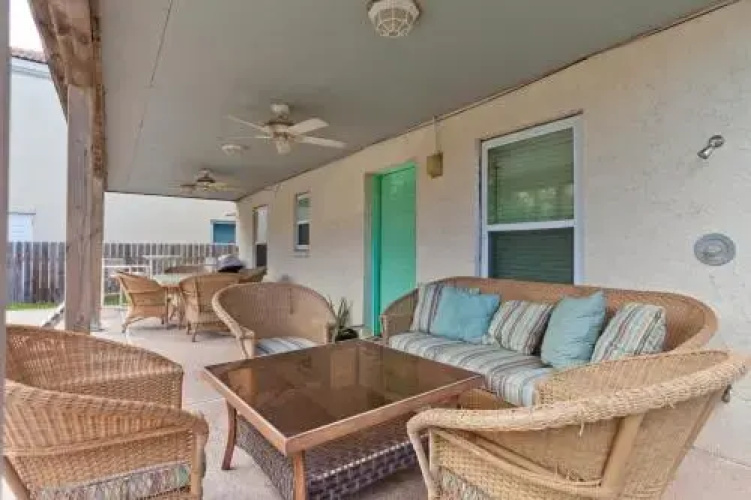 121 E. Bahama
