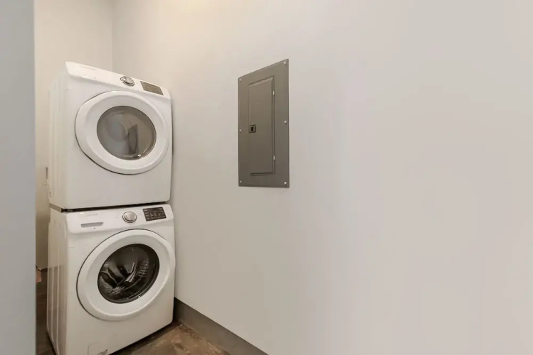 Contemporary 2BR in Garden District By Hosteeva
