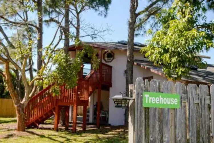 Home by Beach 5 - The Treehouse