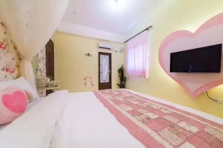 Elisa House