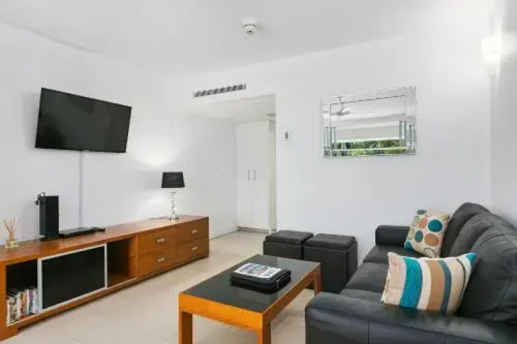 Palm Cove Beach Apartment