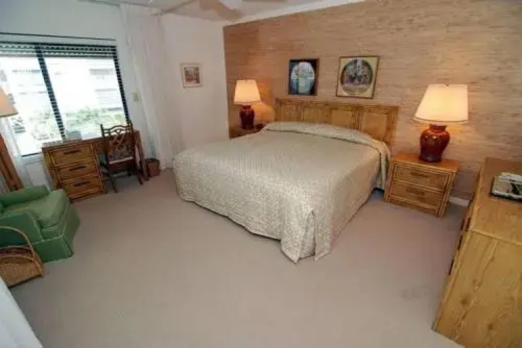 Nutmeg Village 202