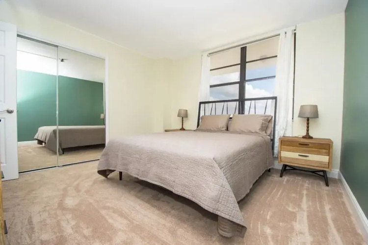 380 Seaview Ct. 2 Br Condo