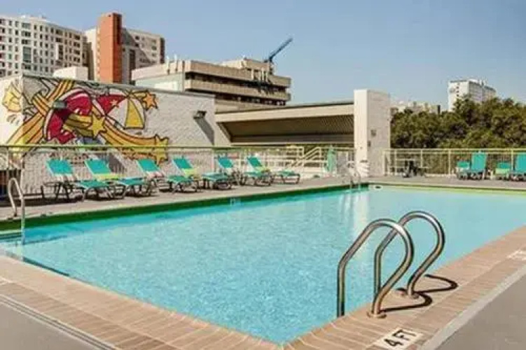 UT Social Suite + Pool + Gym