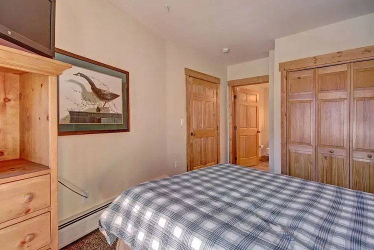 2655 Tenderfoot Lodge