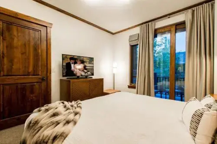 Alpine Haven at Hyatt Centric - 1 Br Condo
