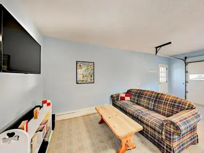 Charming Cape Cod - 3 Br Home