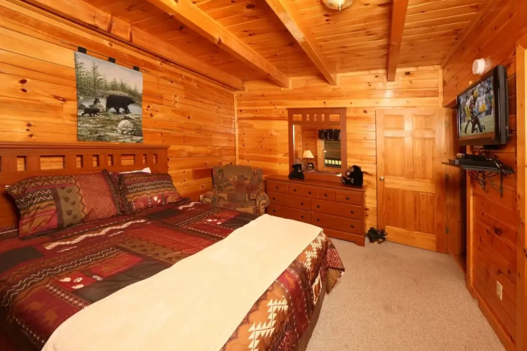 Bear Heaven 2 Br cabin by RedAwning