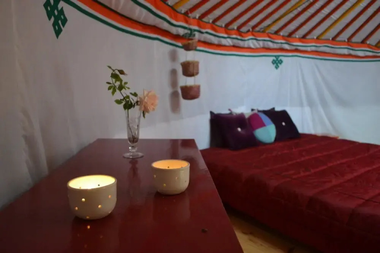 Camping Domaine Provencal - Yourtes