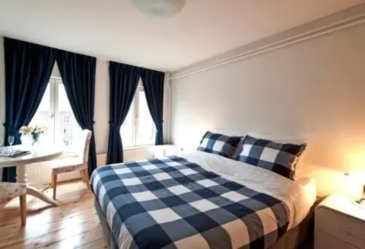 B&b 1657