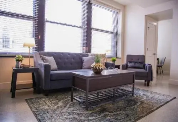 Bold Downtown 1BR Near Memorial Park