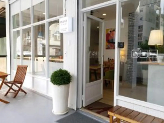 PEOPLE Backpacker Hostel