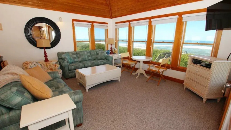 Non-stop Action - 4 Br cottage by RedAwning