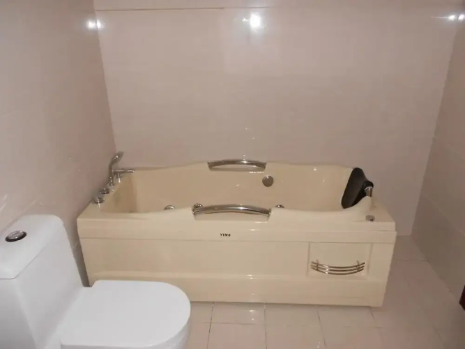 Qin Huang Hotel