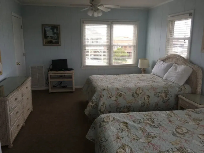 2 Views - 4 Br Home