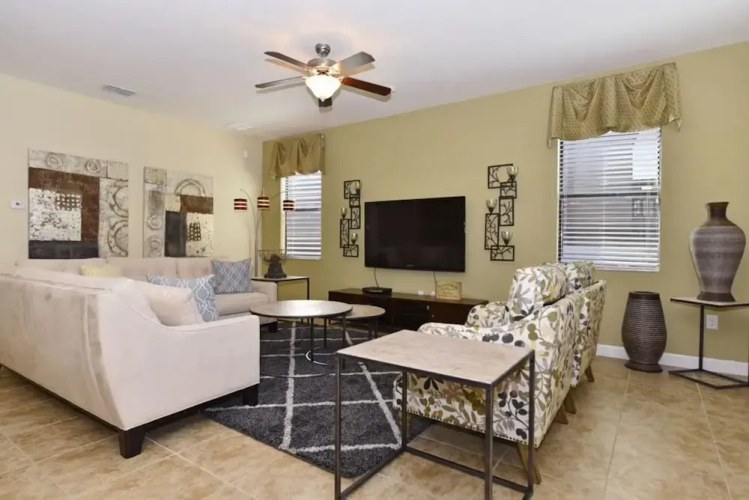 9117 El Caro Lane