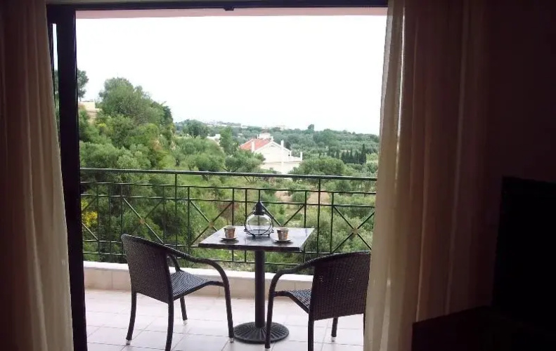 Sarantos Pool Suites