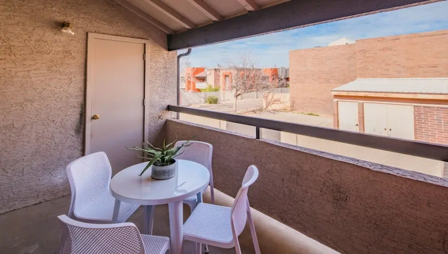 Chic 2BR Near ASU Pool by Wanderjaunt