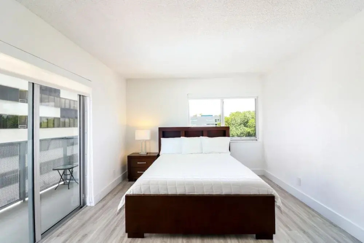 Spacious Apartment with Marina Views