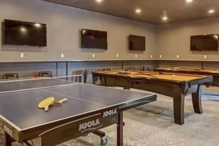 University District Flat + Pool + Gym