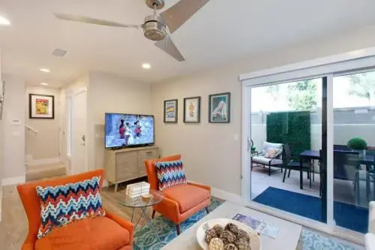 Walnut Apartment 1371 Condo